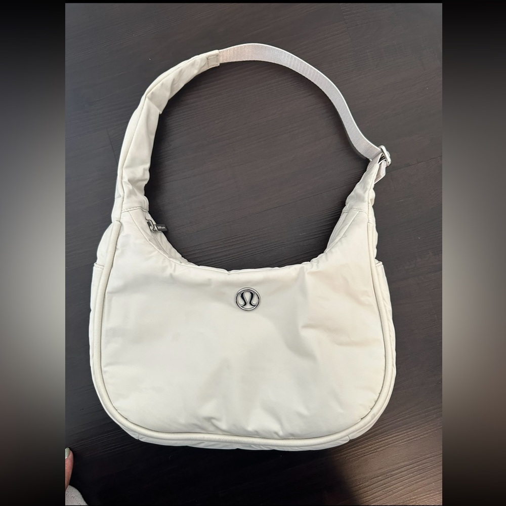 Lululemon city essentials should bag cream/ivory
